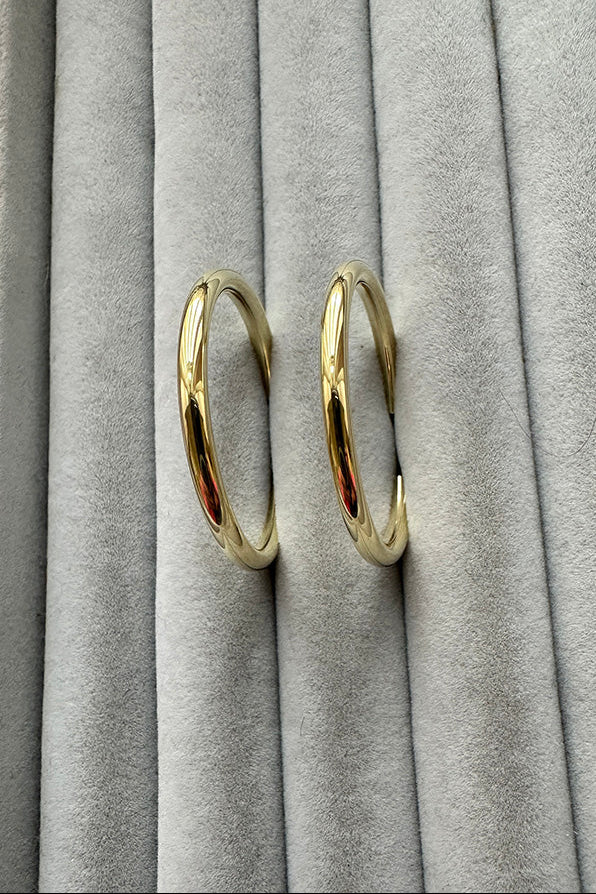 8ct gold Round Hoop Earrings 30mm. 2.6mm wire diameter