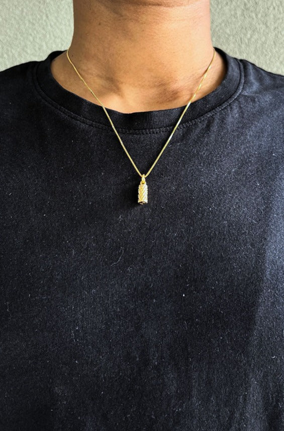 Edge Only Diamond Cut Cyclinder Pendant in 18ct gold vermeil with box chain.