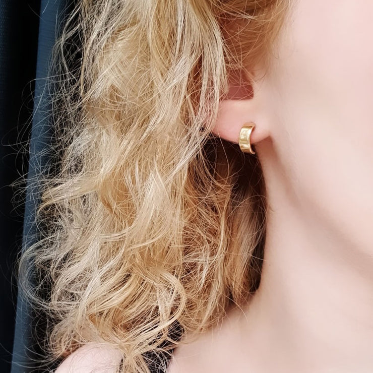 Edge Only Curve Earrings in 14ct gold